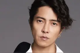 山下智久转行当牛郎？现身歌舞伎町贴上头牌海报图片