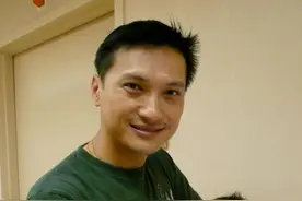 从TVB当红小生到自闭症孩子父亲，一个“二百分爸爸”养儿心得图片