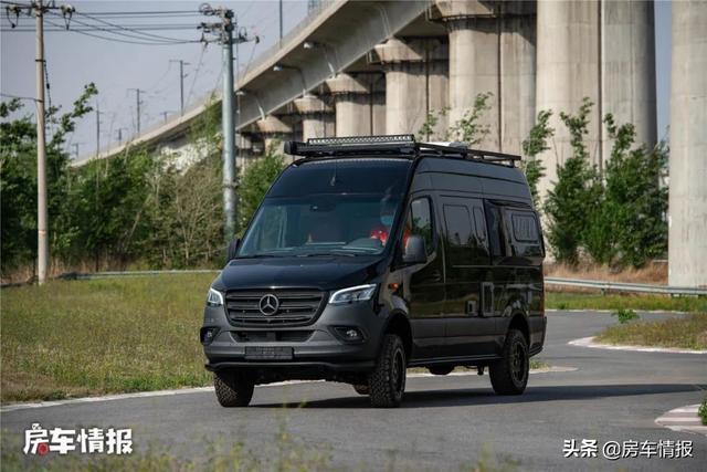 峰值扭矩1000牛米的房车见过么？配4驱厨卫齐全住2人，这品牌够硬