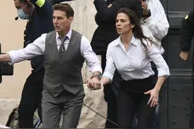 阿汤哥加紧赶拍碟中谍7，身边女主身材抢镜，网友：美队的女友呀图片