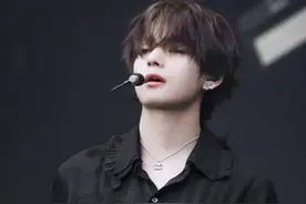 韩国爱豆中的表情管理大神，暂停就是一张封面，前辈教你做人图片