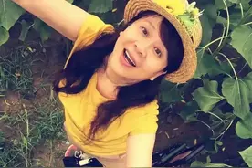 张瑛《党是太阳，我是花》心香文艺图片