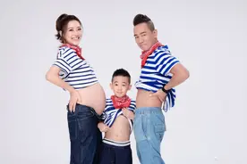 陈小春女儿奴梦破碎，二胎儿子正面照曝光，与小小春复制黏贴图片