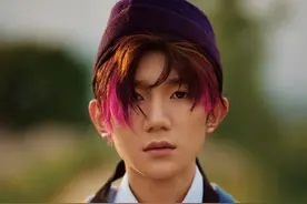 王源最新时尚大片曝光，大胆挑战粉色发型，诠释另类秋日浪漫图片