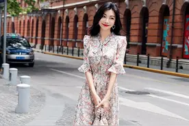 「黄金分割式」雪纺碎花连衣裙，黄金比例裁剪，凸显优美身材曲线图片