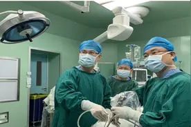 眼睛受伤失明，福建医生从鼻腔高超手术复明！图片