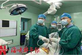 眼睛受伤失明，福建医生从鼻腔高超手术复明！图片