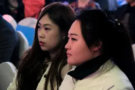 相亲时女方带着七大姑八大姨来蹭吃喝，看完账单男子直接“尿遁”图片