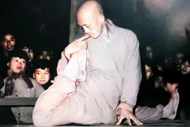 海灯法师去世后，为何有人说他是骗子？77岁表演二指禅原来是作弊图片