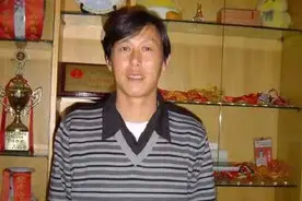 曾经江苏足球队的三驾马车，队长吴军，锋将陆亿良，中场倪乃星图片