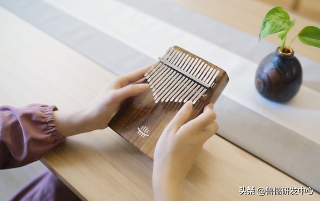 拇指琴新手入门教程（最全的拇指琴攻略）