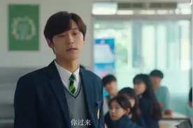 大叔在公交车上不给孕妇让座，少年这番论言让他颜面扫地图片