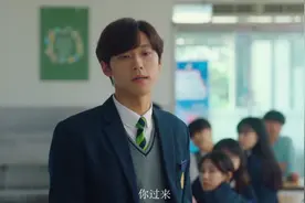 大叔在公交车上不给孕妇让座，少年这番论言让他颜面扫地图片