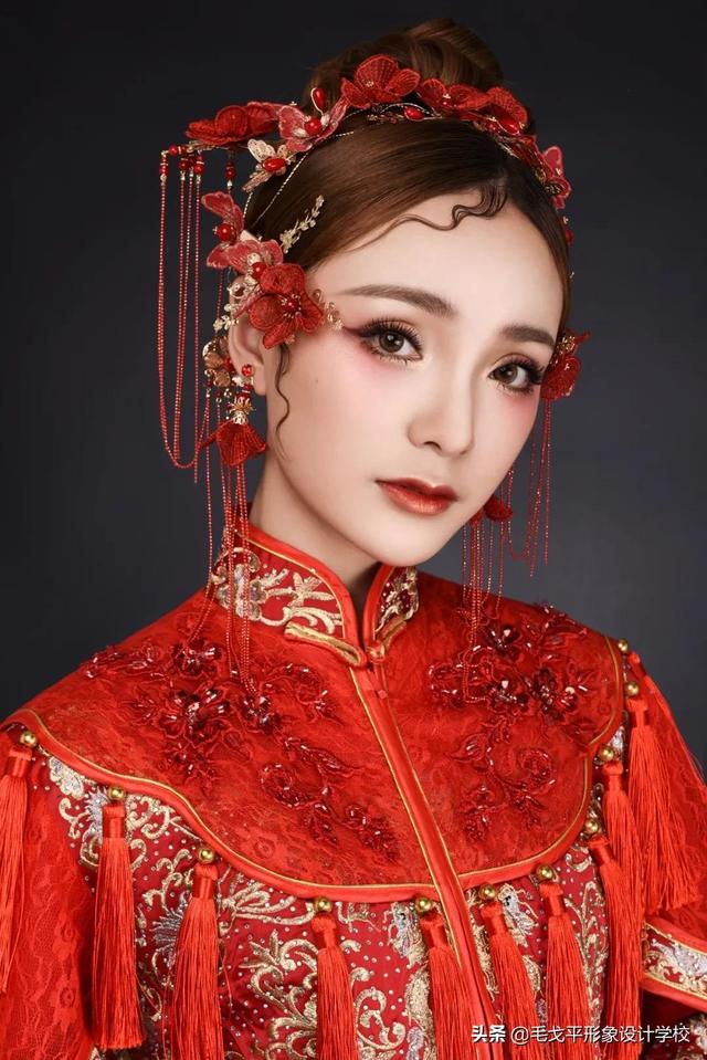 中式新娘发型特点理论分析,绝美中国风 | 中式新娘发型这样做,精致又