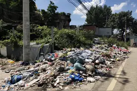 全国文明城市整改攻坚进行时·网络问政｜贵钢职工宿舍旁垃圾成堆 居民不敢开窗图片