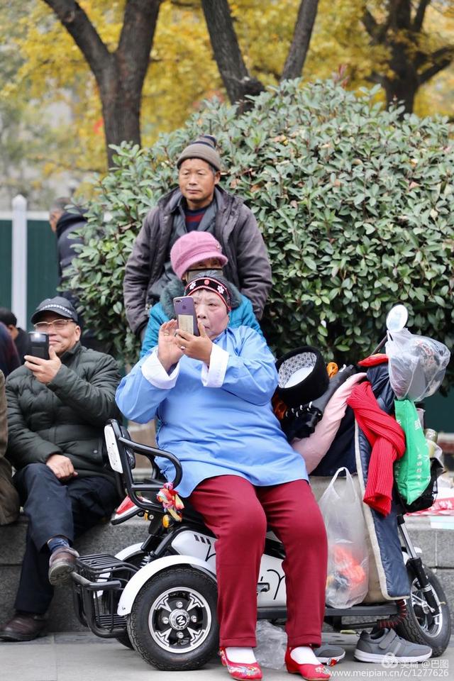 高手在民间，演出自娱自乐，洛阳周王城广场民间曲艺乐园