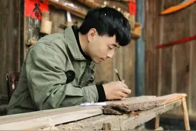 狂揽5000w赞被央视报道！贵州95后木匠被称“男版李子柒”图片