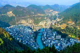 重庆唯一以温泉命名的镇，可以泡露天温泉，正在打造千年盐汤古镇图片