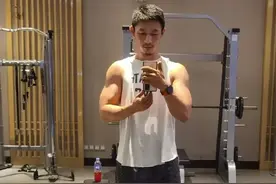 33岁魏晨秀健身照，从清秀小生到硬汉猛男，他是怎么做到的图片