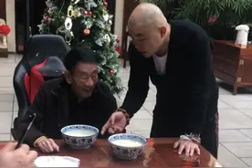 赵本山爱徒喊杨少华爷爷？到杨议家3层小洋楼做客，光椅子就2万图片