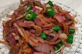 简单炒出的洋葱黑椒牛肉，牛肉软嫩没腥味，洋葱吃起来更香图片