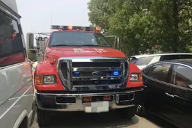 南京板桥惠安新居小区地下车位空置 消防通道却被“左右夹击”图片