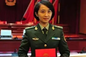 我国最“特别”的一位女警官，31岁被特招入伍，直接授予少校警衔图片