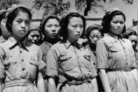 临死前用石头击毙敌军,一家3代为其守坟，时隔64年女英雄终回故乡图片