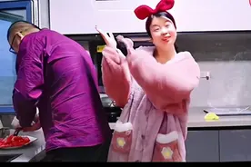 网红“丁克夫妻”晒日常引网友争议：一辈子不生孩子，老了咋办？图片