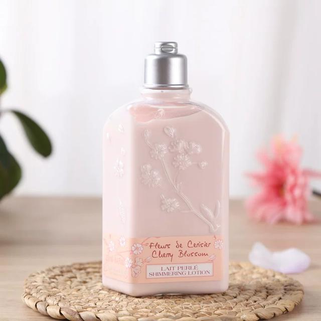 推荐樱花身体乳圆瓶