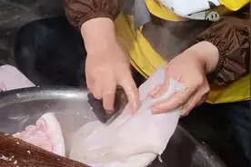 盐城40多年卤肉老店，小火慢炖6小时，78岁奶奶仍在店里坐镇图片
