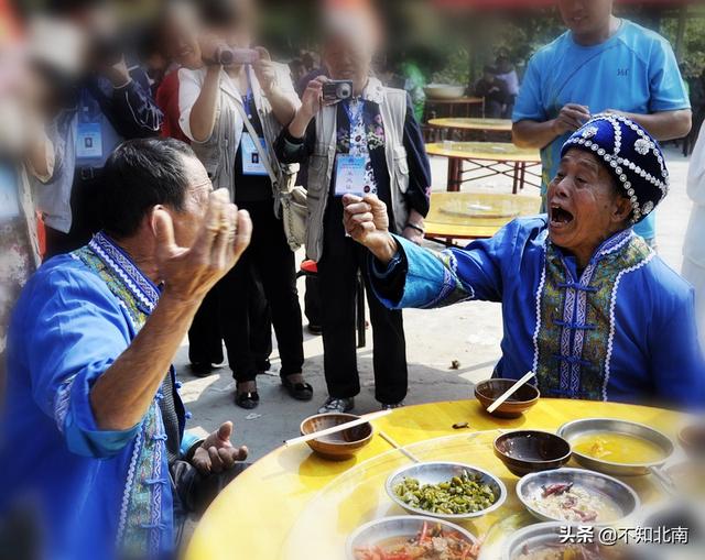 酒桌上猜码是广西一直流传至今的文化现象，但有些风气也应杜绝