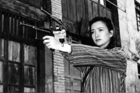 湖北老妇72岁去世，28年后孙子从遗物中发现，奶奶身份不简单图片