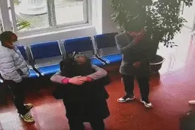 失散26年！父女再相见，紧紧拥抱感动众人……图片