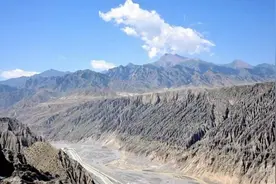 独山子大峡谷的四季光影之美图片