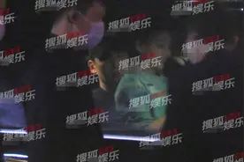 秋瓷炫老公疑似出轨！酒后抱着美女坐大腿，老婆一月前还秀恩爱图片