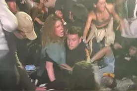 歌手煽动踩踏，枪手随机扫射，美国“夺命演唱会”止不住？图片