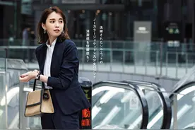 办公室白领怎么穿搭？学会这样穿，气质得体，告别职场的刻板图片