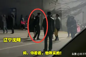 辽宁沈阳：大叔再次和阿姨跳舞，被儿子发现，偷偷带他妈来现场图片