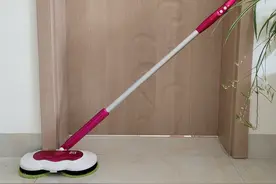这是一个集拖地、擦窗、擦墙、打蜡、擦车等多处多用途的清洁神器图片