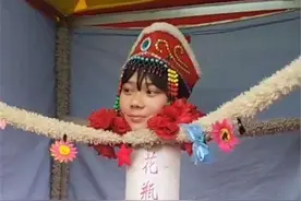 90年代风靡全国，身子是花瓶的“花瓶姑娘”，是怎样骗小孩的？图片