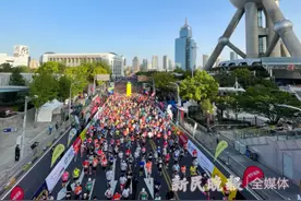 浦东印记，蓄力重燃！2021上海半程马拉松今晨开跑图片