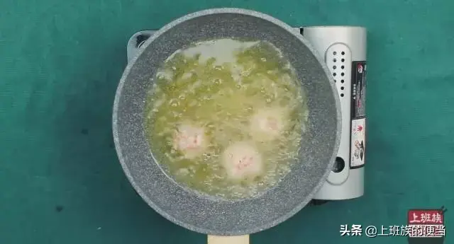 虾别再水煮了，只需1点技巧，口感弹牙喷喷香，一上桌就被吃光