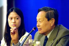 宇宙中真的存在造物者吗？杨振宁教授：造物者，我想是有的图片