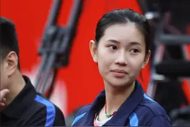 王添艺颜值受关注，刘国梁浮夸表情逗人乐，周雨拥抱大胖惊到众人图片