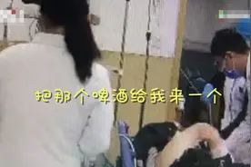 男子醉驾撞断护栏险被戳穿胸部 躺上病床后淡定发言：“给我来瓶啤酒”图片