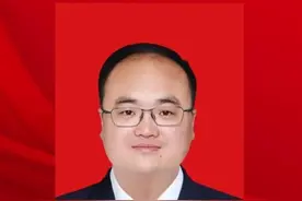 黄冈市麻城市选举产生新一届市人民政府领导班子 裴永波当选为市长图片