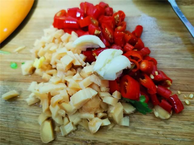 冬天进补，牛羊肉都不如这菜，8元1斤，和淮山一起炖，营养又美味