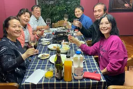 “枣花”吴玉华晒与丈夫生日照，首次触影与郭凯敏合作，近况如何图片