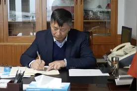 船老大做村支书，卖掉自己两艘渔船，现在这个渔村太美了图片